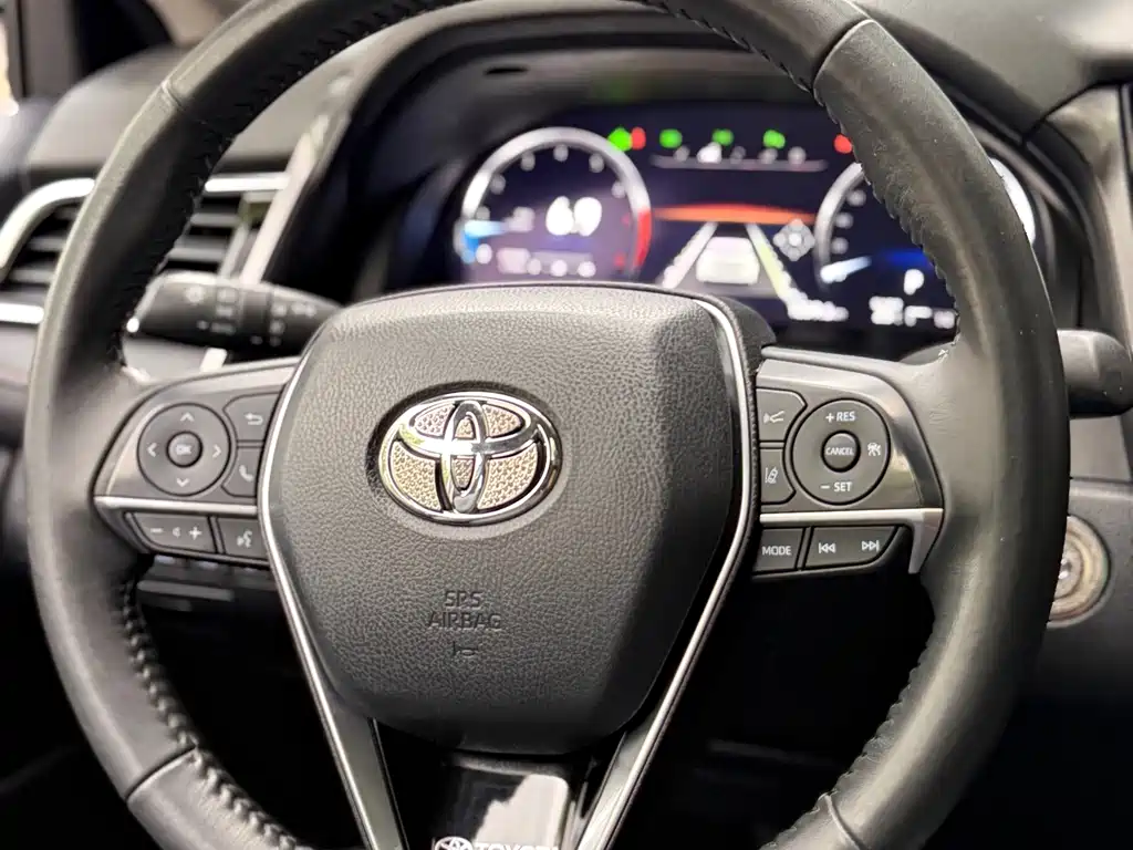 Toyota Camry 2023 — фото 17