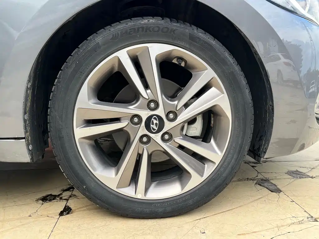 Hyundai Elantra 2018 — фото 20