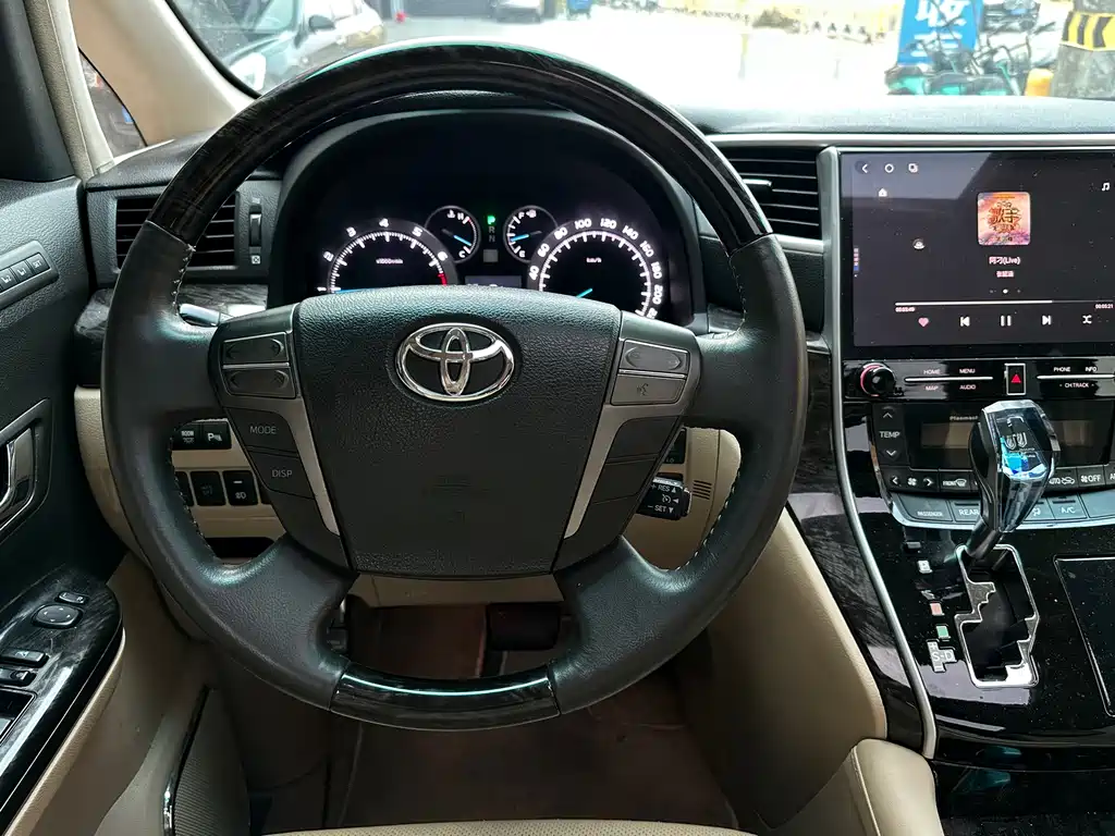 Toyota Alphard 2011 — фото 12