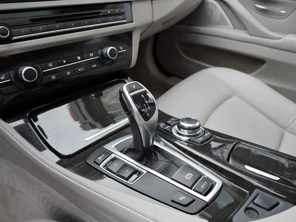 BMW 5 Series 2012 — фото 25
