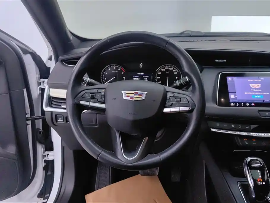 Cadillac XT4 2022 — фото 15