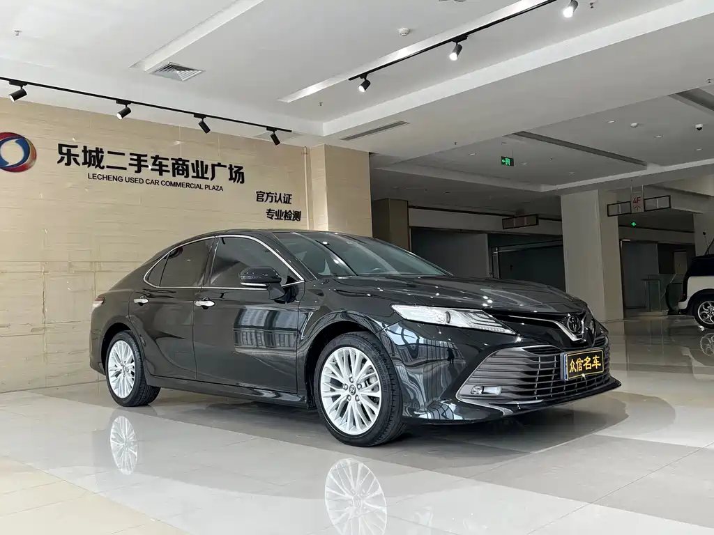 Toyota Camry 2020 — фото 2