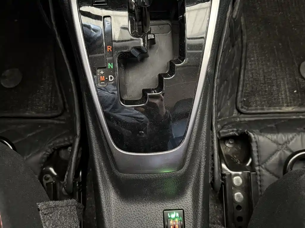 Toyota Yaris L 2022 — фото 17