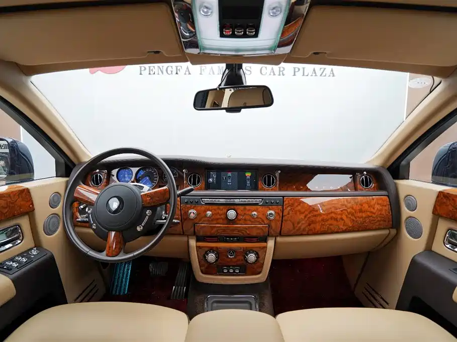Rolls-Royce Phantom 2013 — фото 12