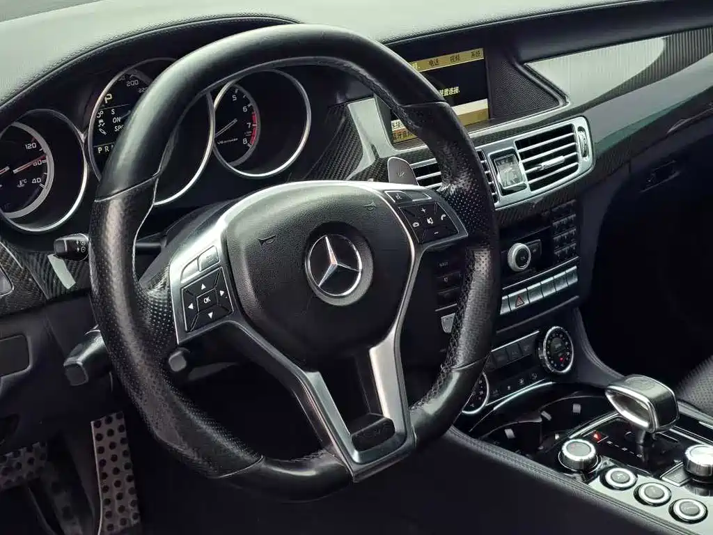 Mercedes-Benz CLS AMG 2011 — фото 8