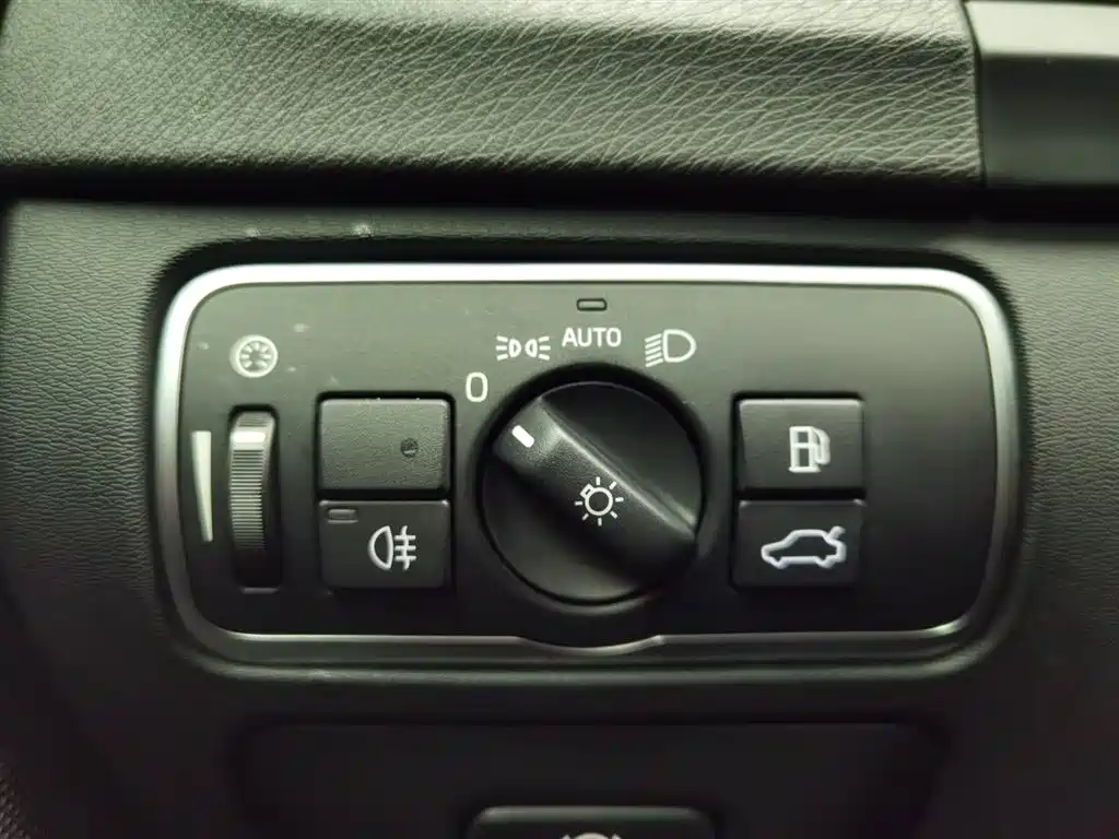 Volvo S60 2015 — фото 21