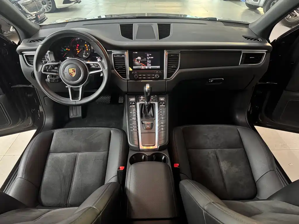 Porsche Macan 2018 — фото 12