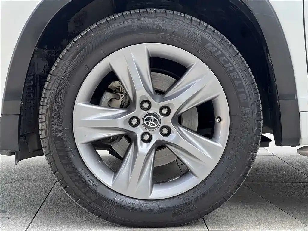 Toyota Highlander 2021 — фото 12