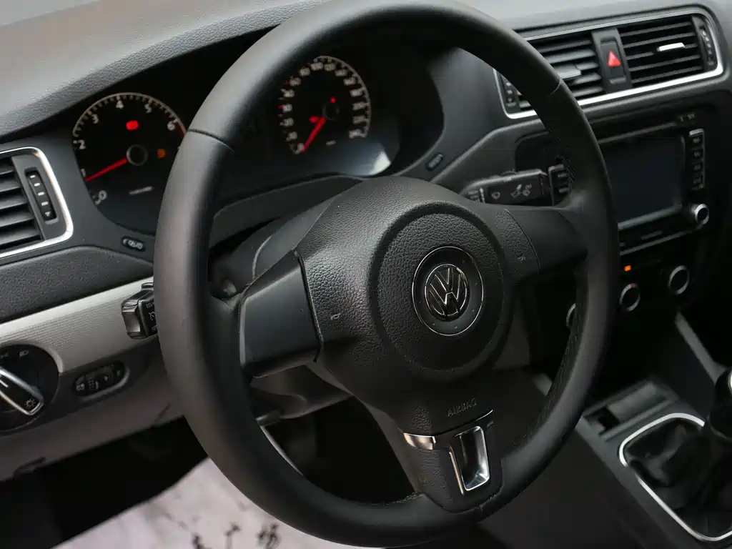 Volkswagen Sagitar 2015 — фото 10