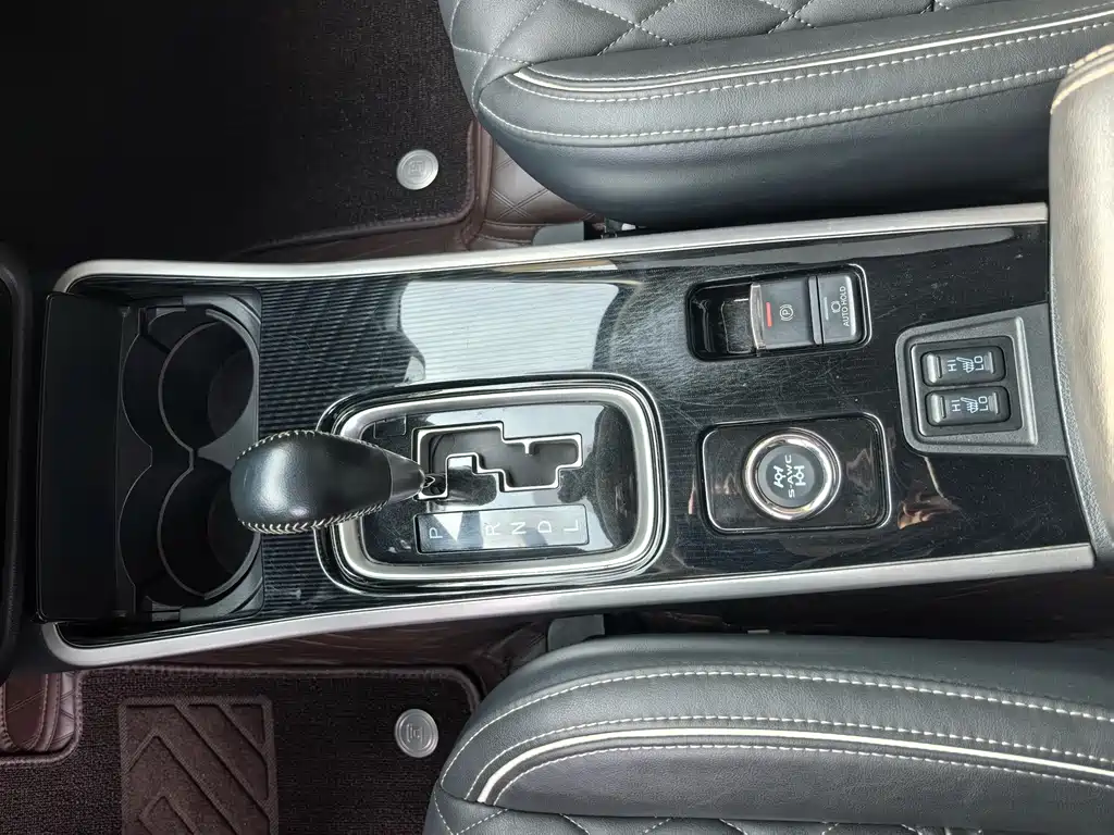 Mitsubishi Outlander 2022 — фото 13