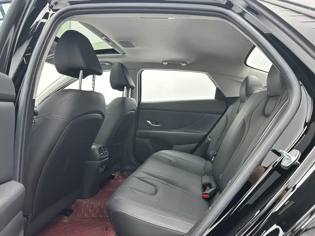 Hyundai Elantra 2022