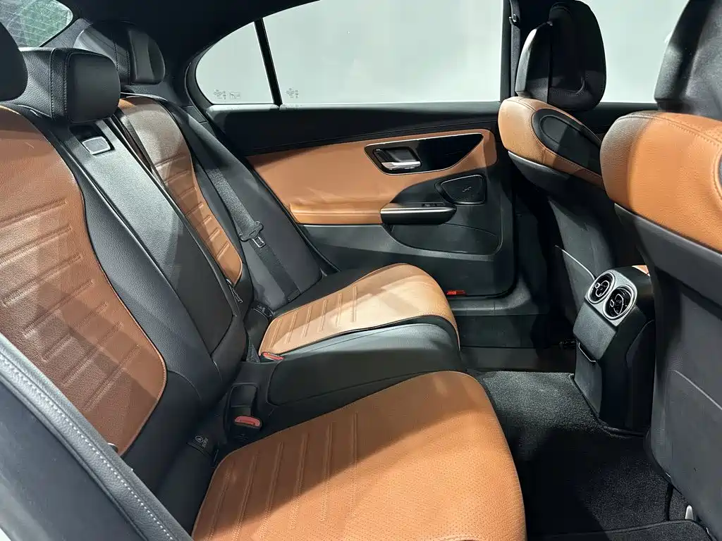 Mercedes-Benz C-Class 2023 — фото 8