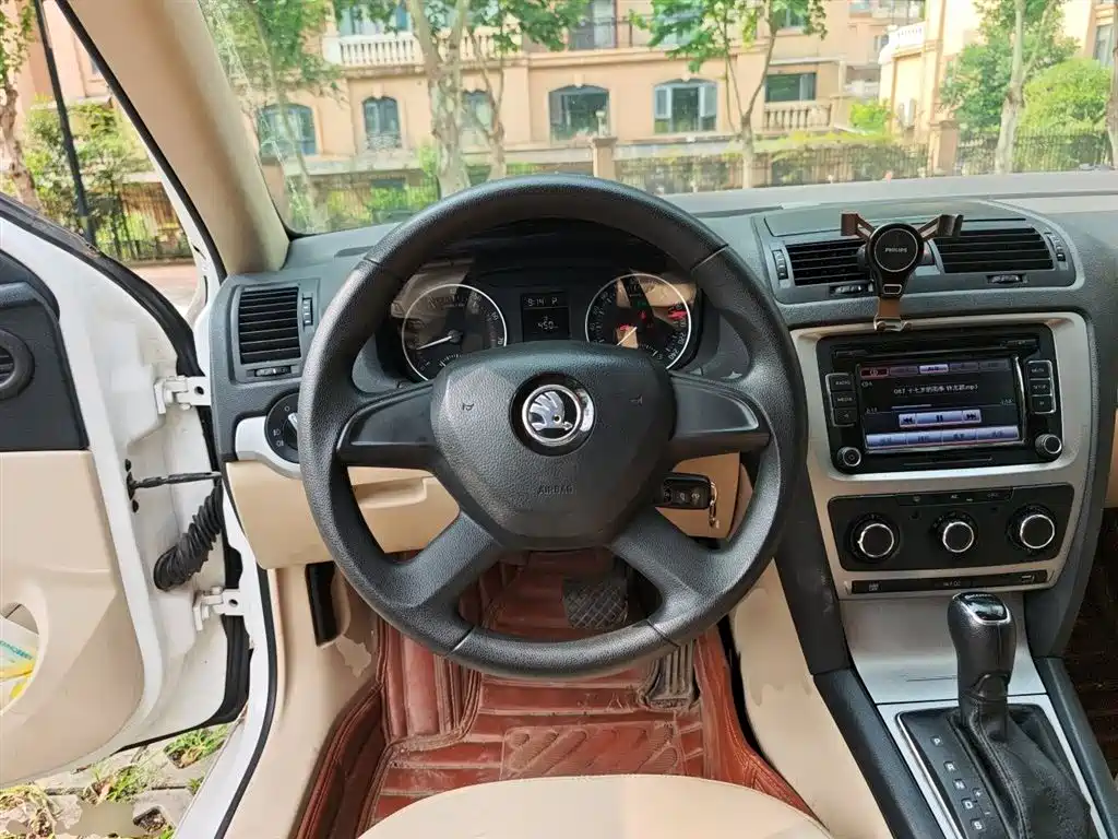 Skoda Octavia 2015 — фото 11