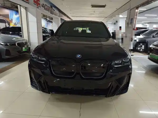BMW iX3 2024