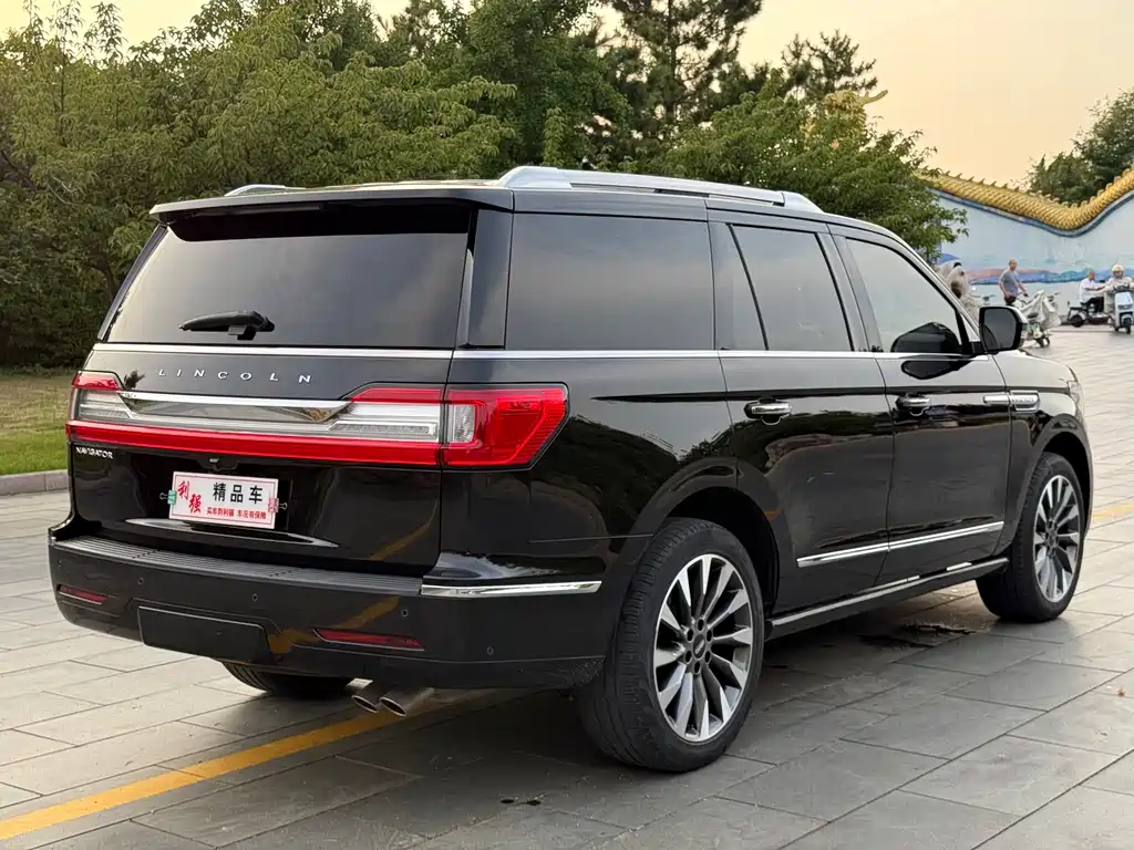 Lincoln Navigator 2019 — фото 33