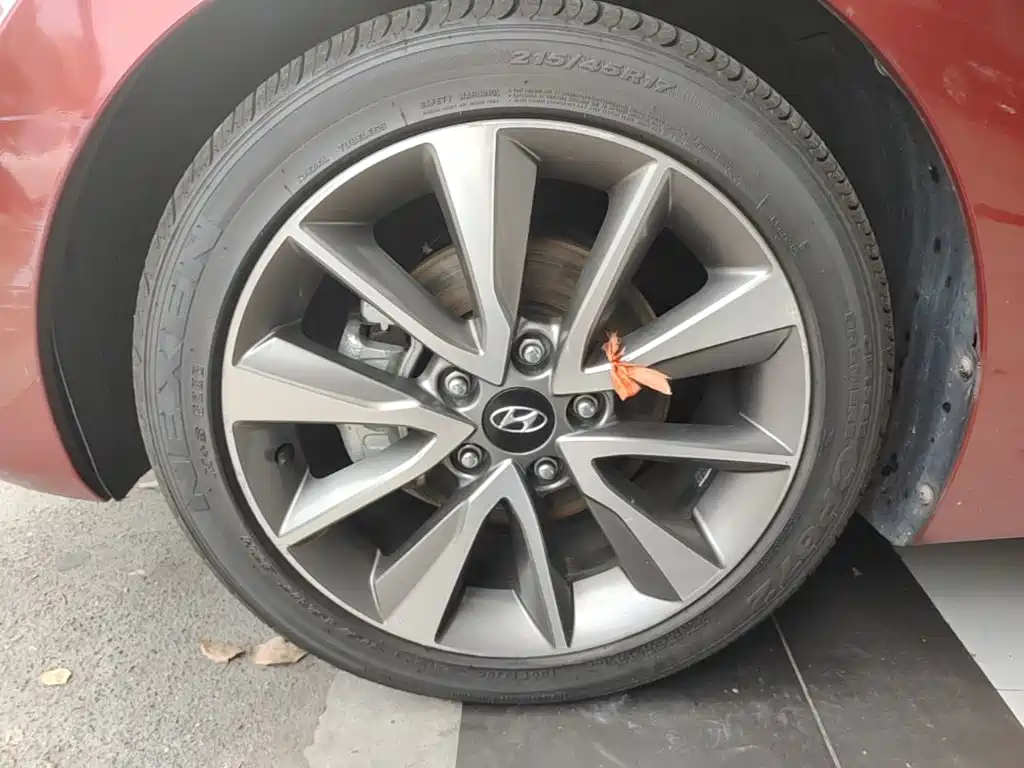 Hyundai Elantra 2015 — фото 23