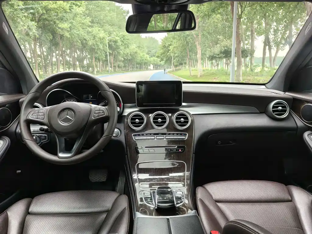 Mercedes-Benz GLC 2017 — фото 14
