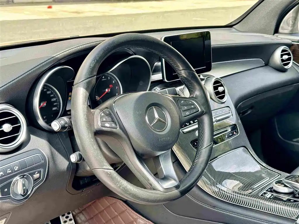 Mercedes-Benz GLC 2018 — фото 10