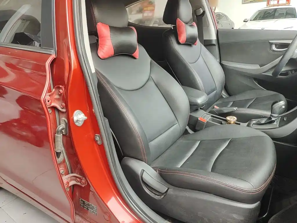 Hyundai Elantra 2015 — фото 25