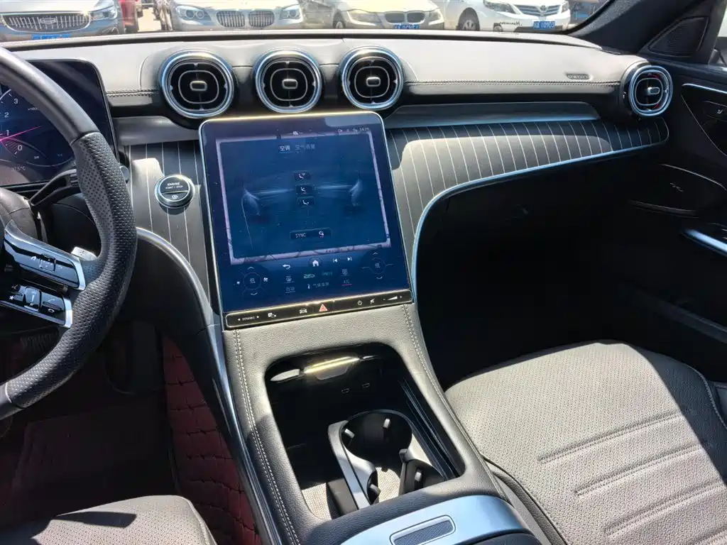 Mercedes-Benz C-Class 2024 — фото 12