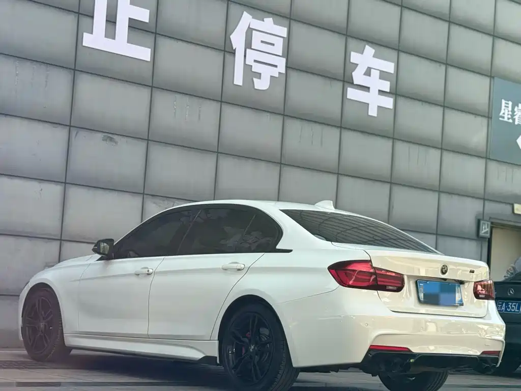 BMW 3 Series 2018 — фото 26