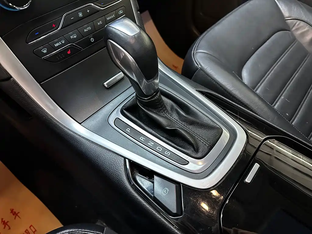 Ford Edge 2016 — фото 16