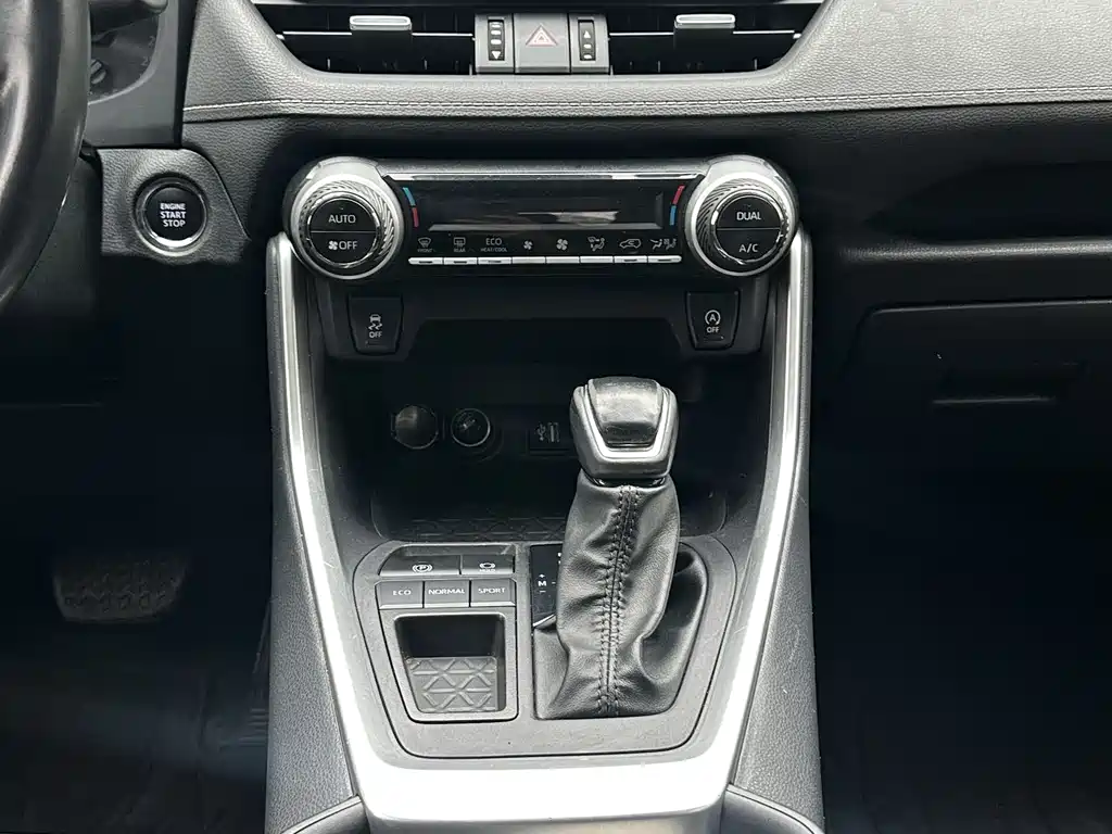 Toyota Wildlander 2023 — фото 11