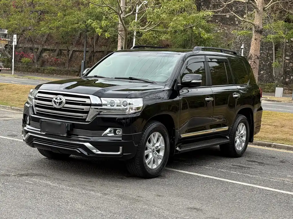 Toyota Land Cruiser 2017 — фото 1