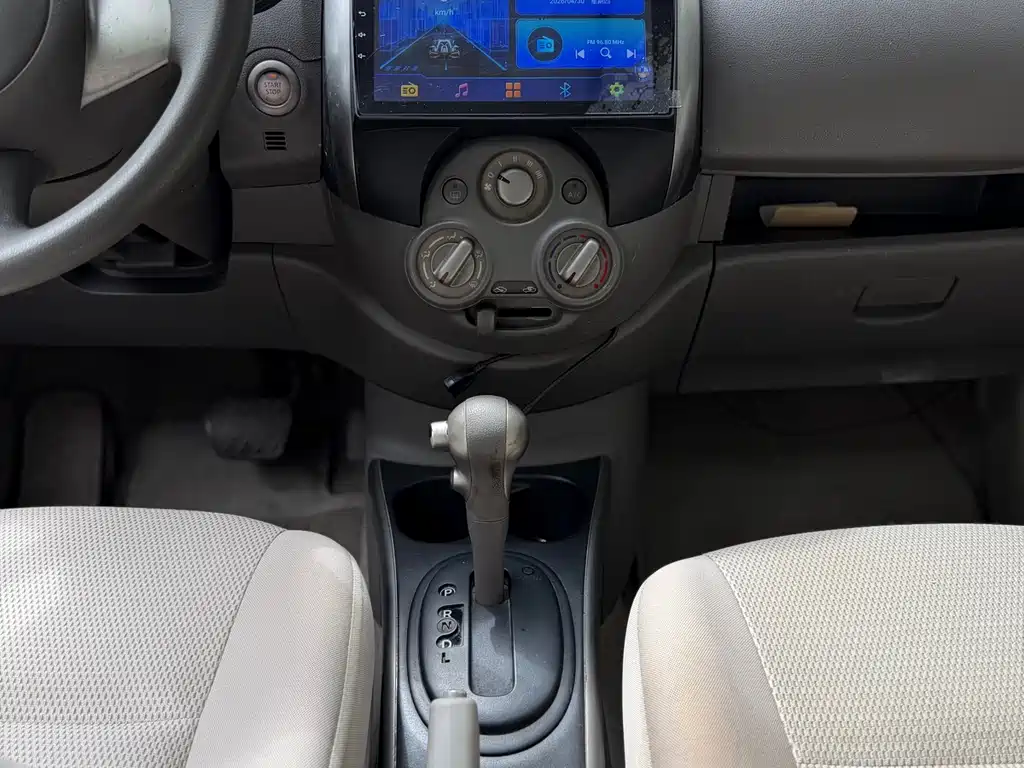 Nissan Sunny 2012 — фото 13