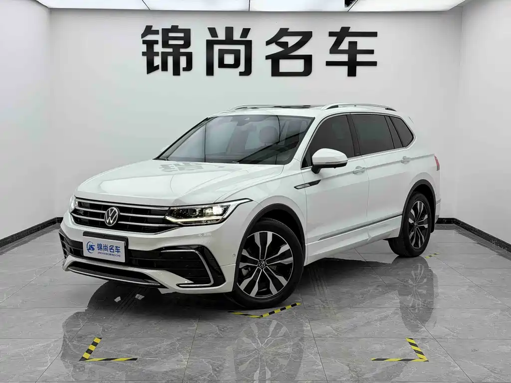 Volkswagen Tiguan L 2023 — фото 1