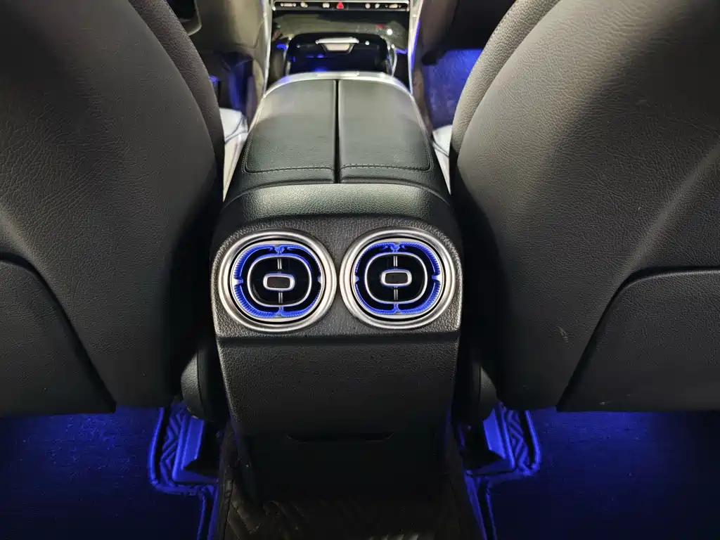 Mercedes-Benz C-Class 2023 — фото 15