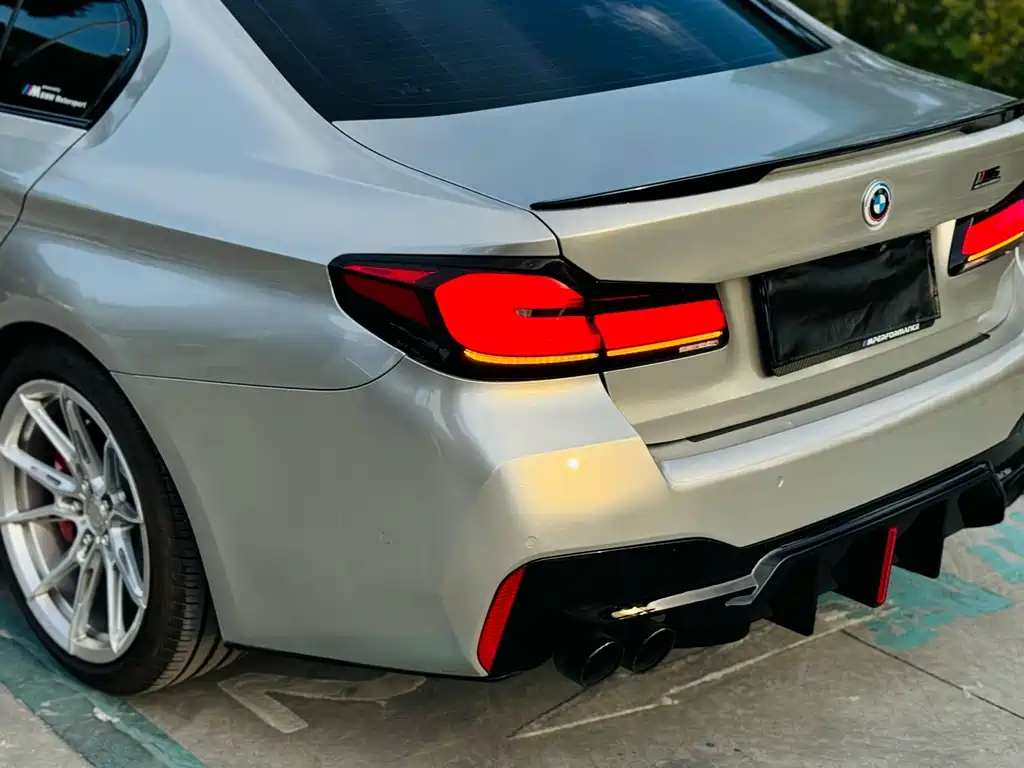 BMW 5 Series 2018 — фото 14