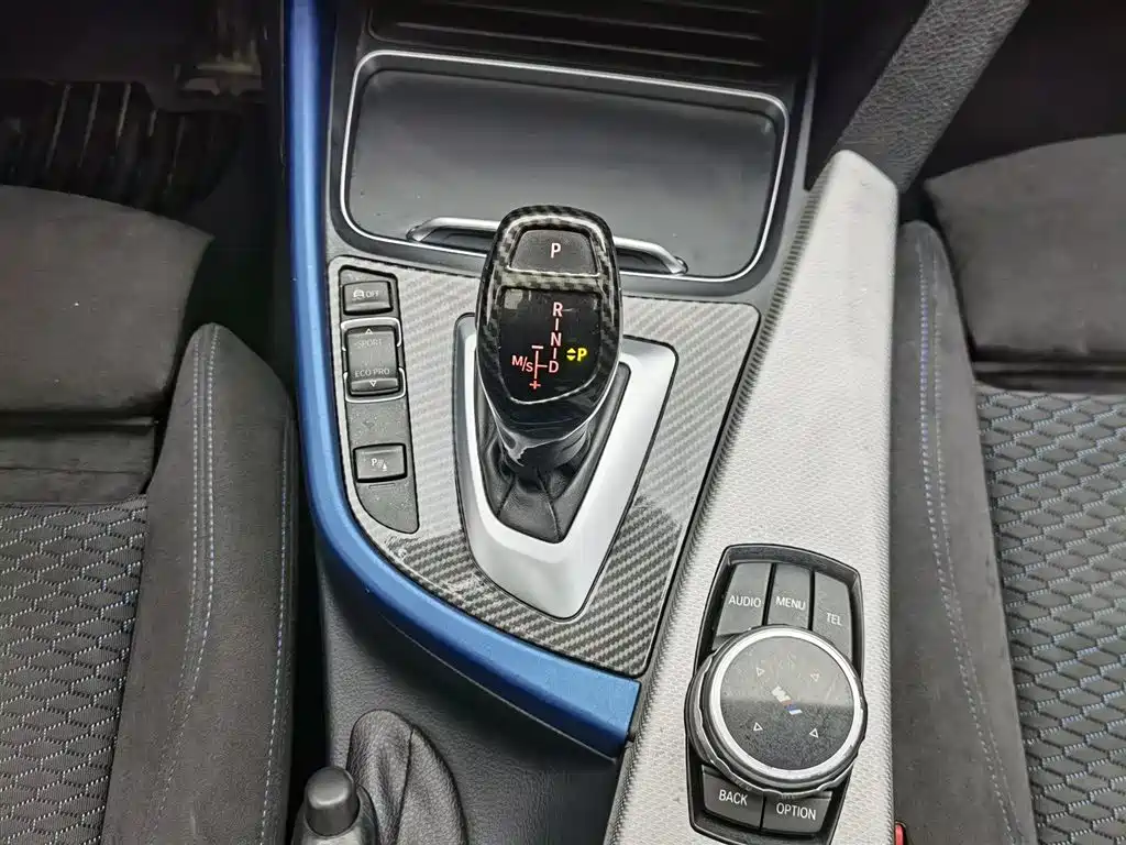 BMW 3 Series 2017 — фото 13