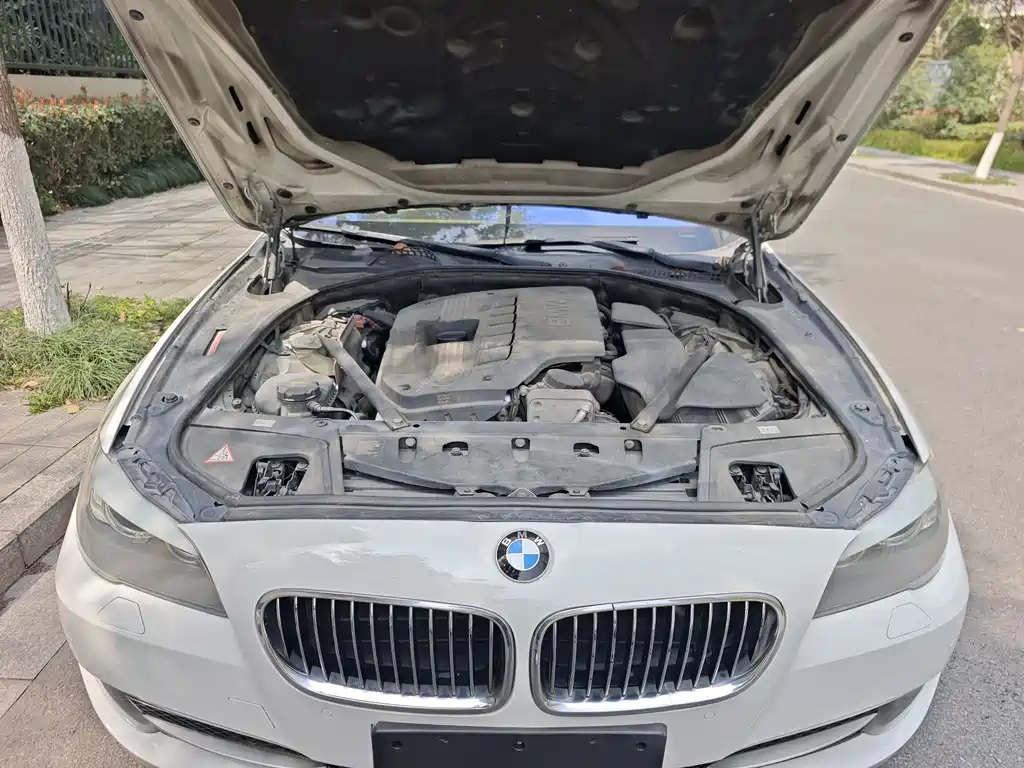 BMW 5 Series 2012 — фото 17