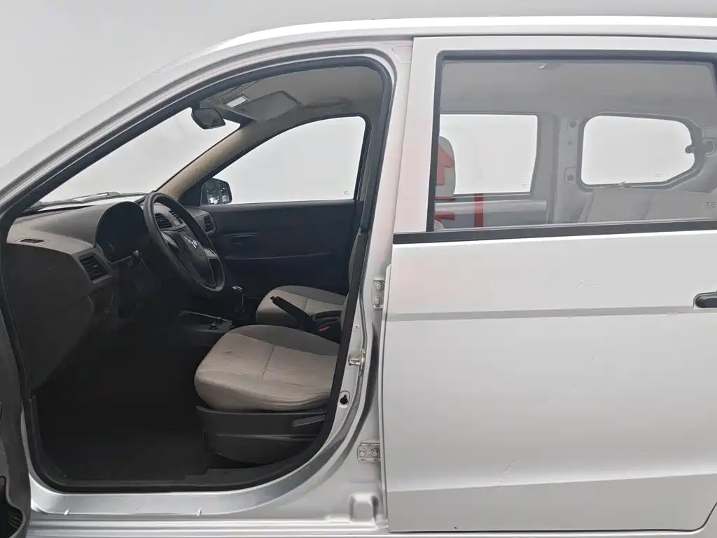 Wuling Hongguang 2015 — фото 10