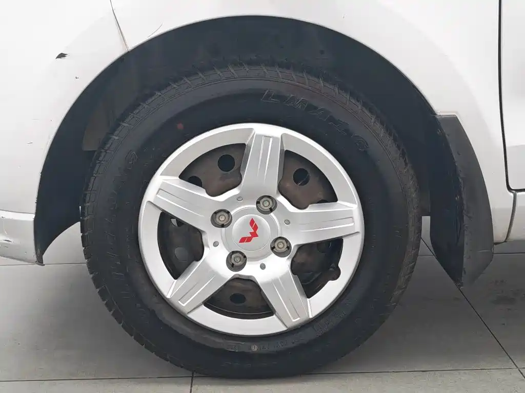 Wuling Hongguang 2015 — фото 17