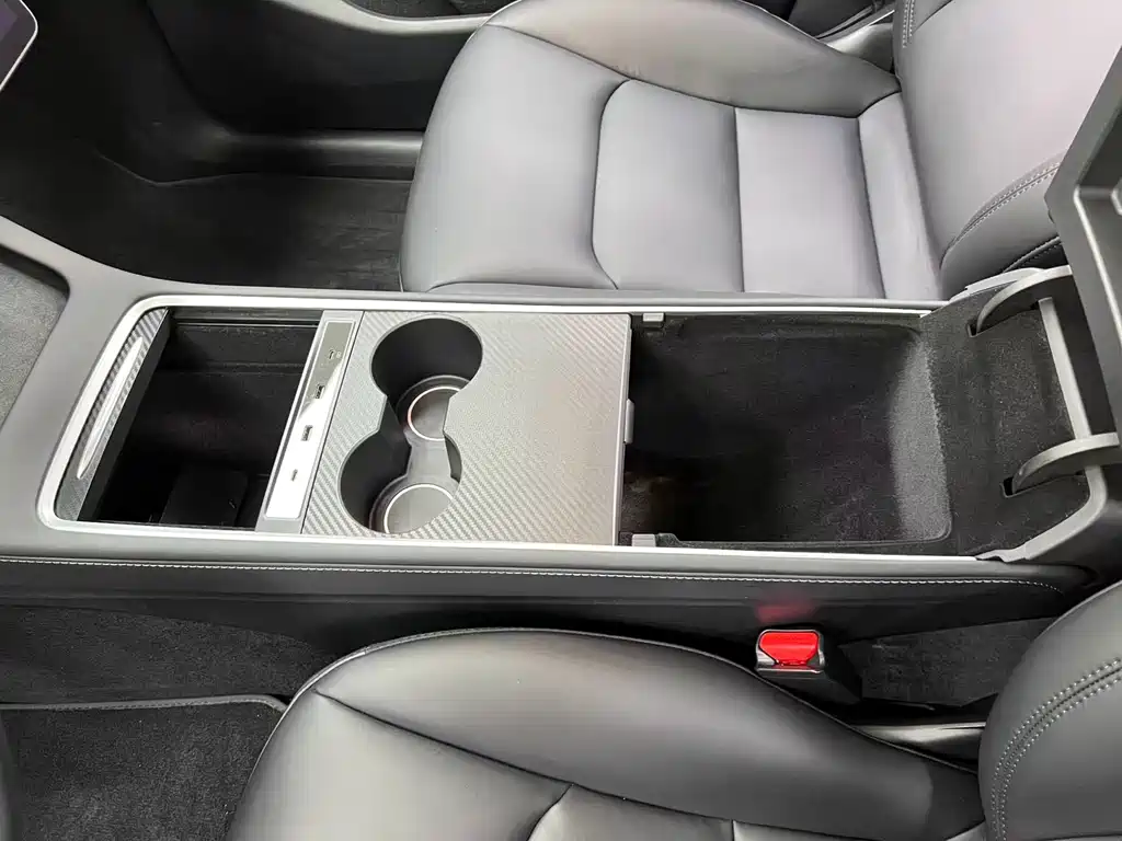 Tesla Model Y 2022 — фото 14
