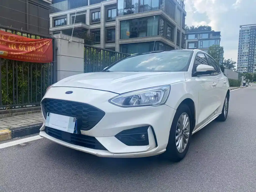 Ford Focus 2020 — фото 1