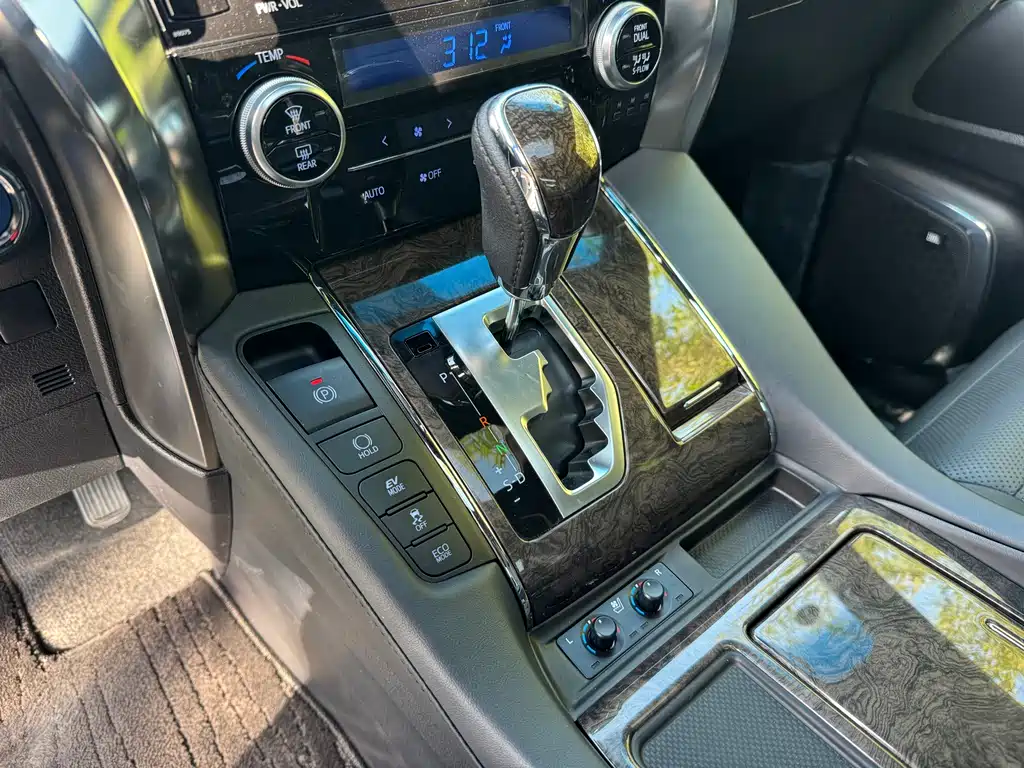 Toyota Alphard 2019 — фото 10