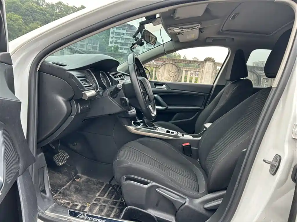 Peugeot 408 2016 — фото 13