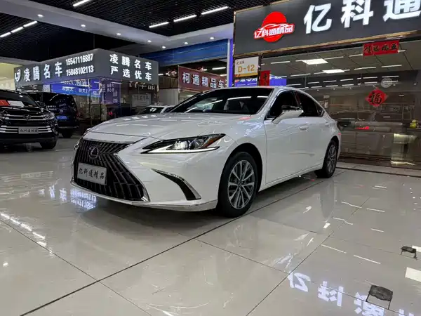 Lexus ES 2023