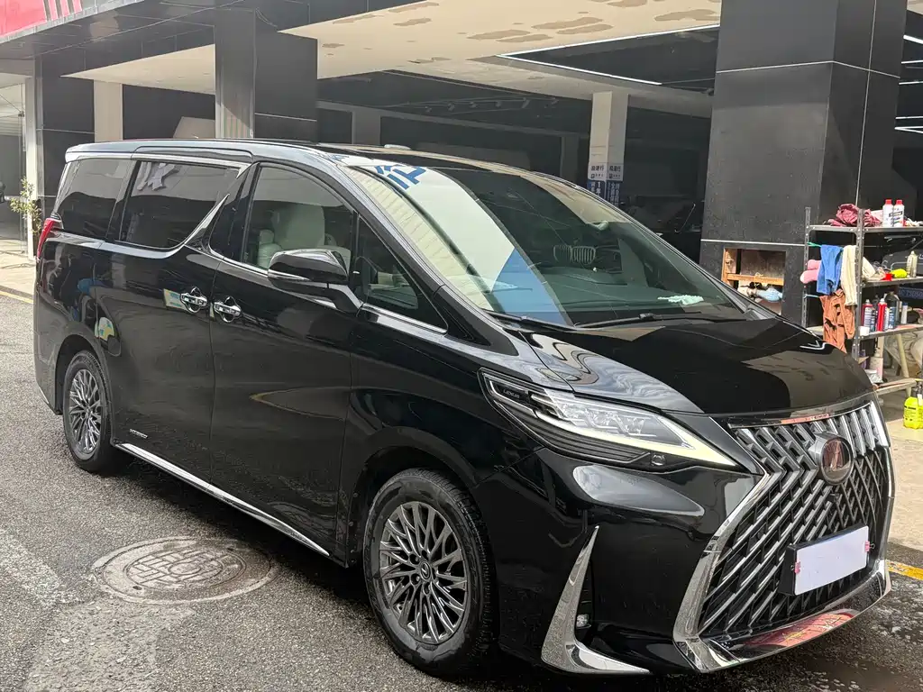 Lexus LM 2022