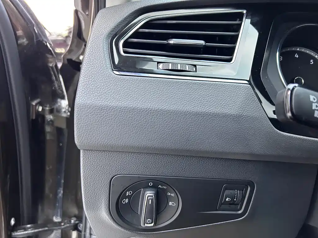 Volkswagen Tiguan L 2018 — фото 14