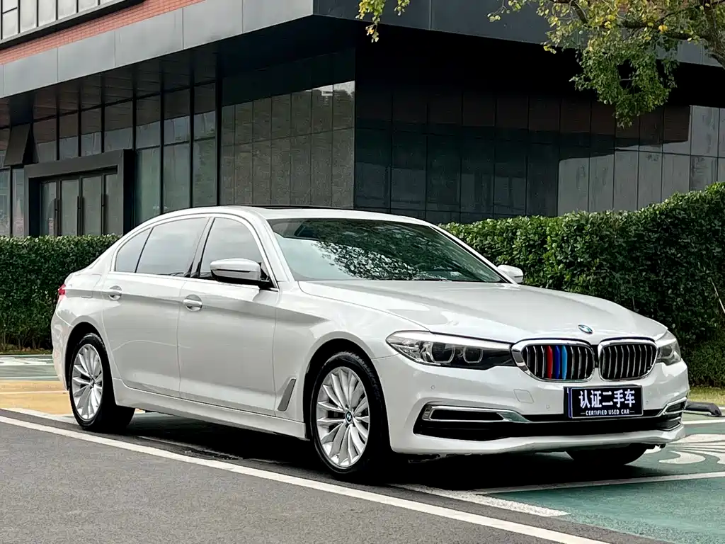 BMW 5 Series 2019 — фото 3