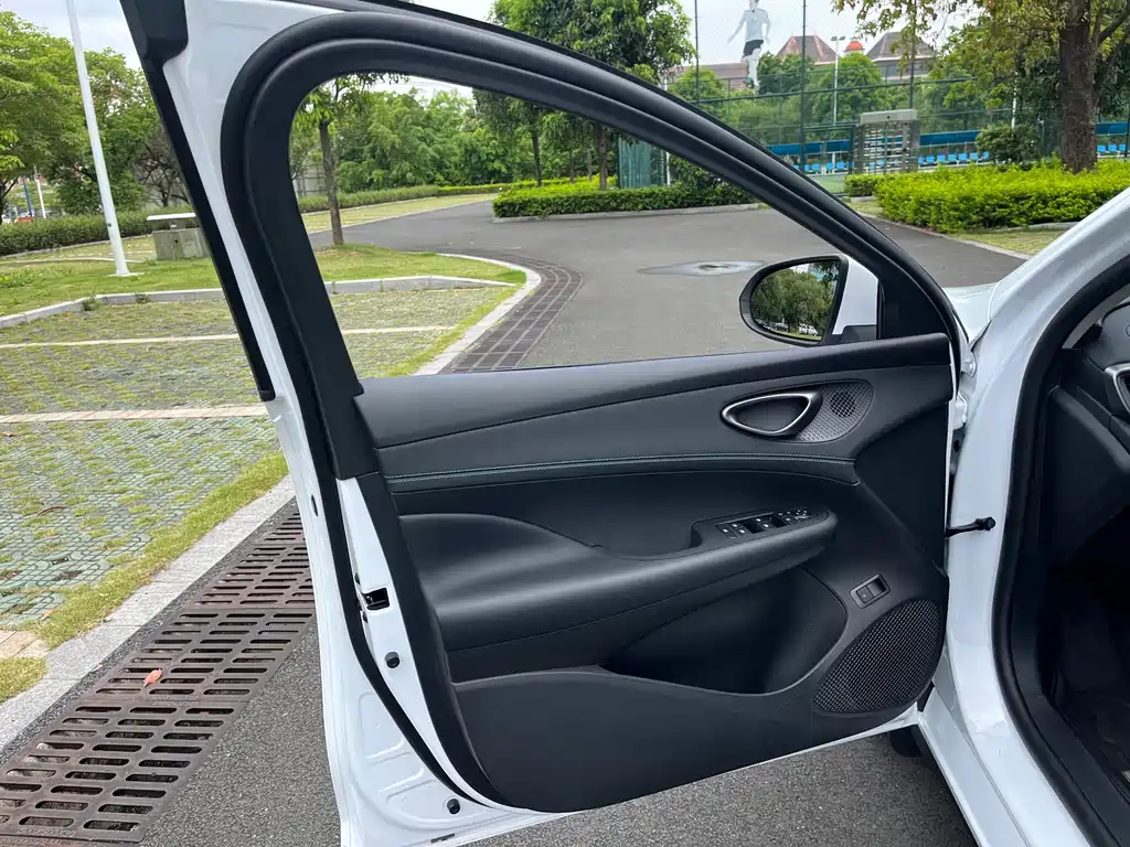 BYD Seal 05 DM-i 2025 — фото 17