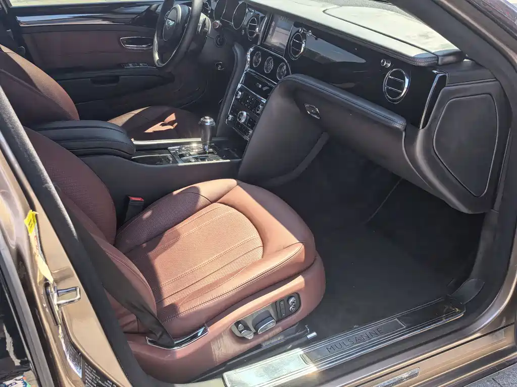Bentley Mulsanne 2018 — фото 11
