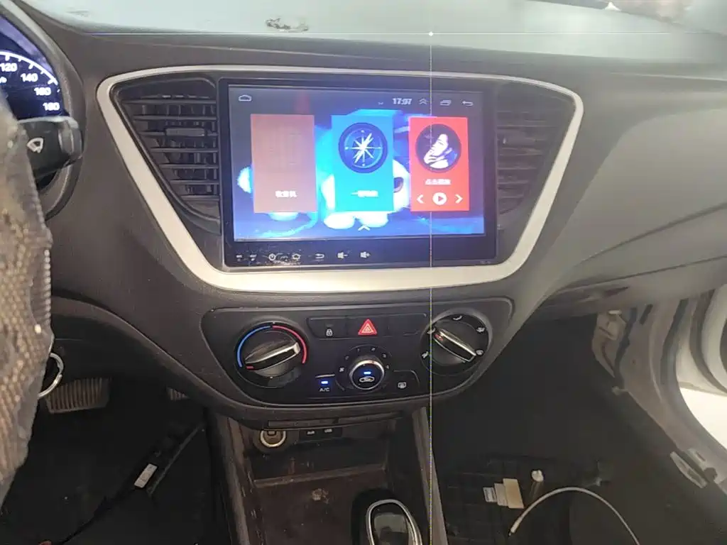 Hyundai Verna 2017 — фото 9