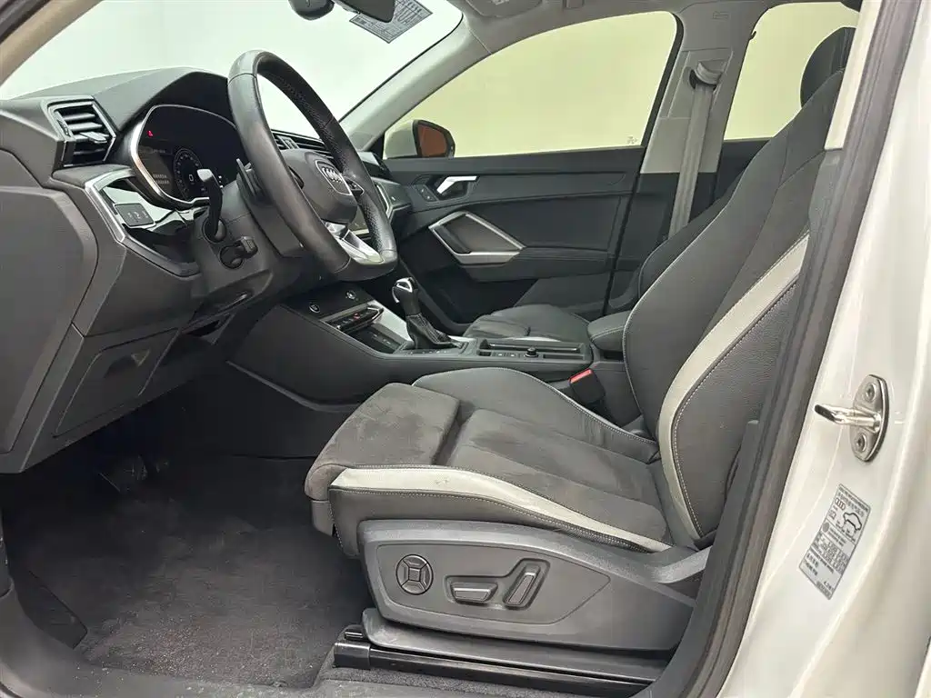 Audi Q3 2023 — фото 12
