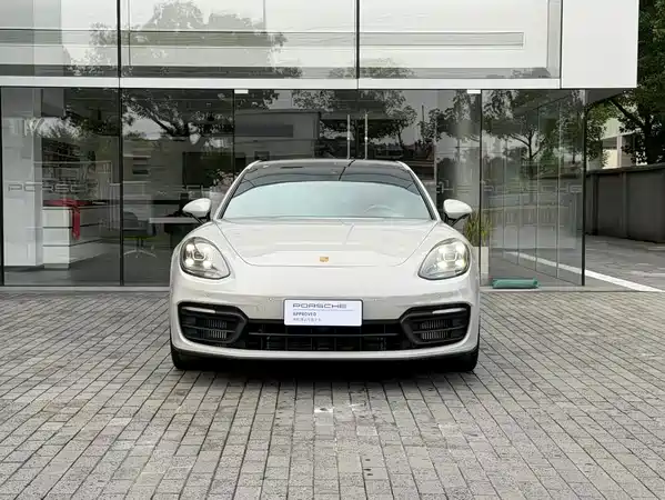 Porsche Panamera 2023