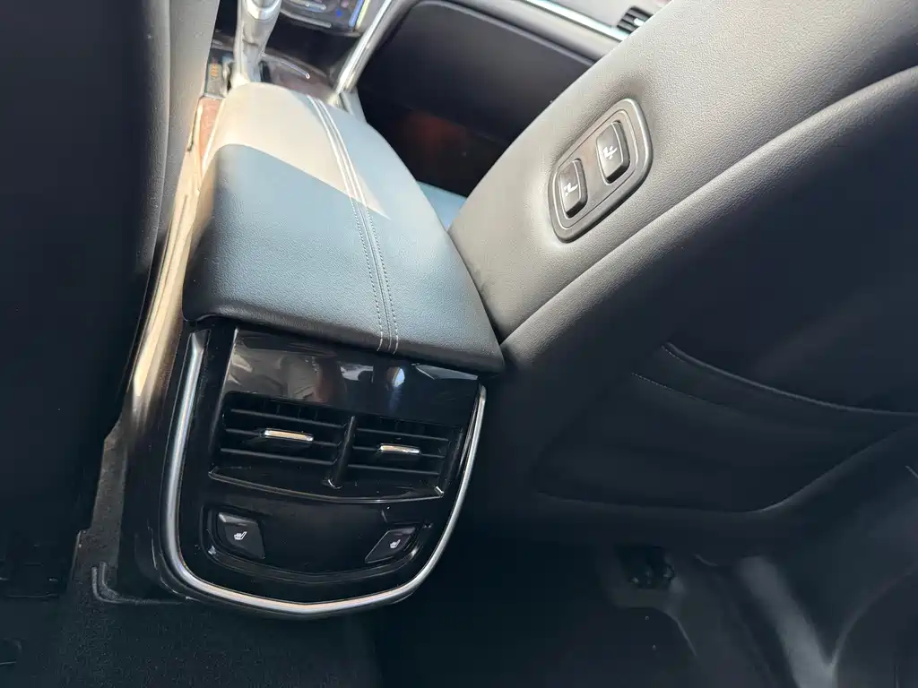 Cadillac XTS 2018 — фото 11